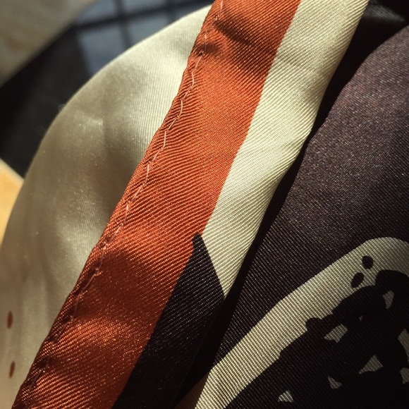 Anne Klein long rectangular 100% silk scarf VGUC - Picture 8 of 8